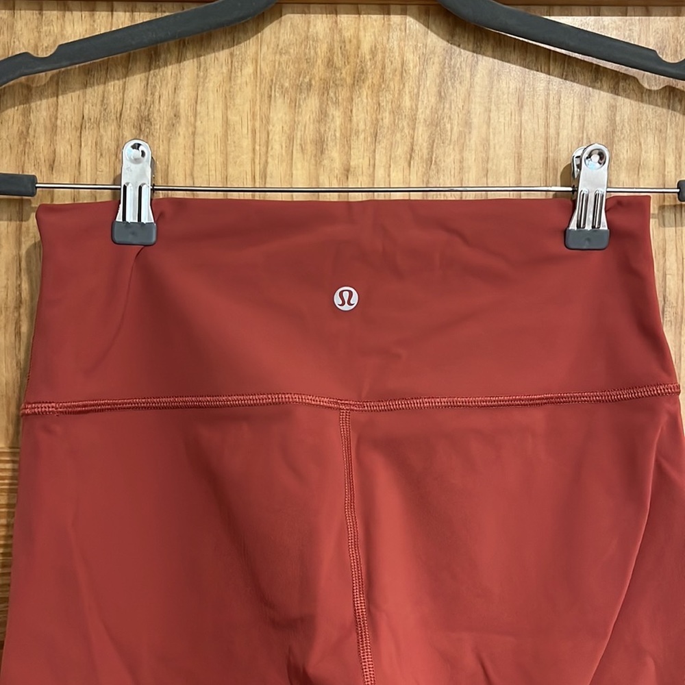Like new lululemon 25” leggings